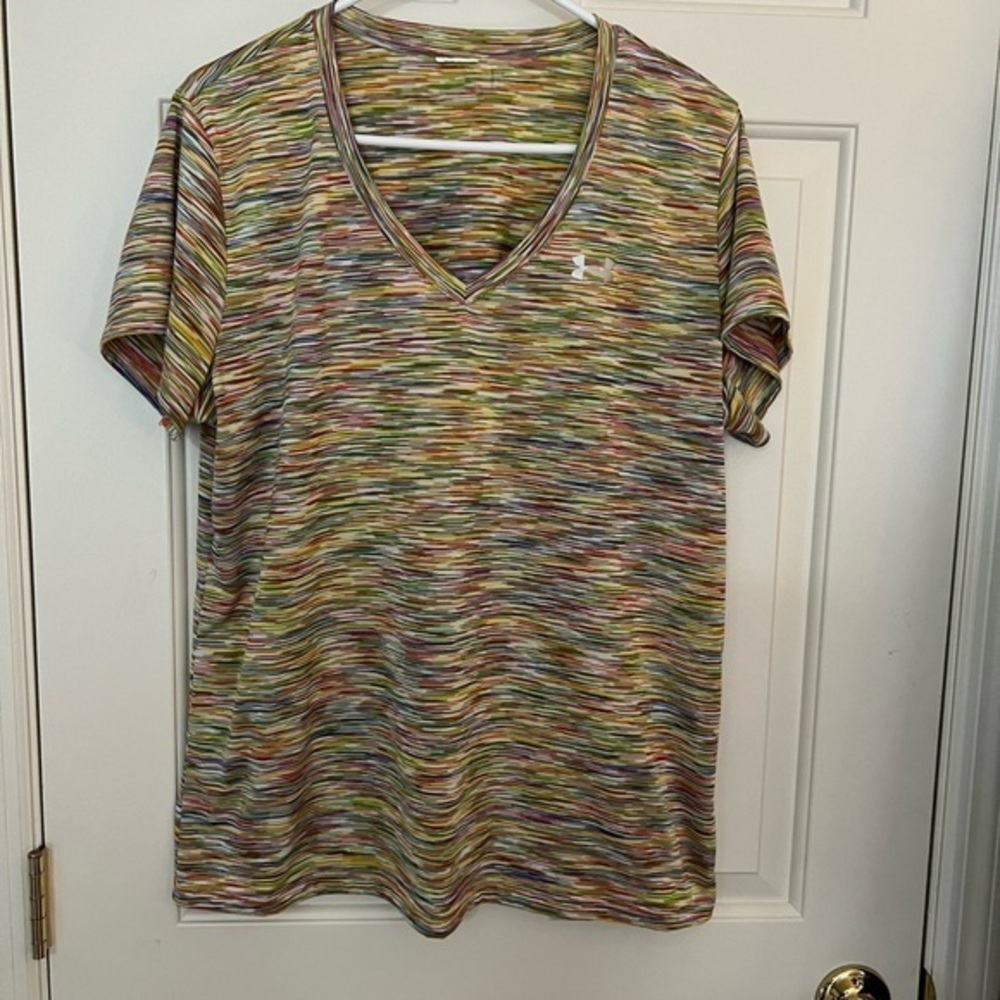 Under Armour short sleeve Women’s athletic tee, no size fits Large/ XL